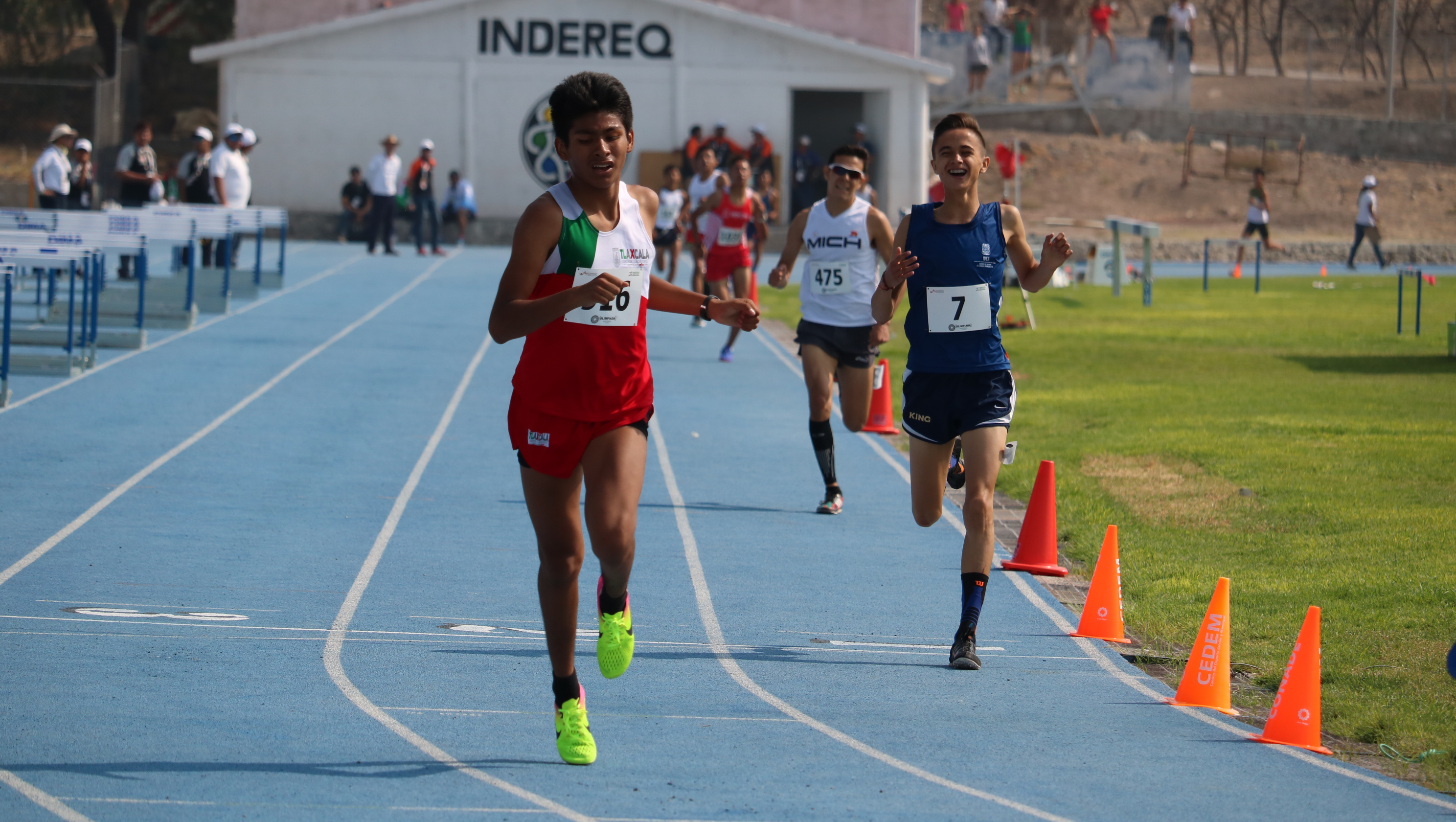 Ganan plata Gabriela Carro y Ezequiel Hernández en el atletismo de Olimpiada Nacional